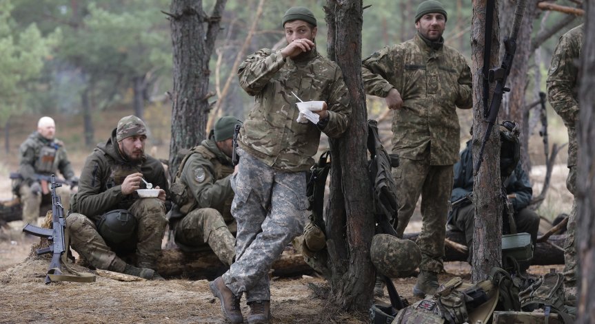 Украйна променя законите си, за да мобилизира още 400 000 войници