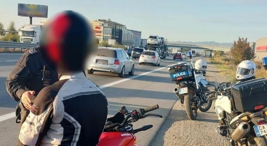 СДВР спря от движение 12 автомобила и два мотоциклета, взе 21 шофьорски книжки за три дни