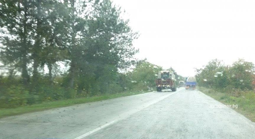 Съвети за шофиране при дъжд и мокра настилка