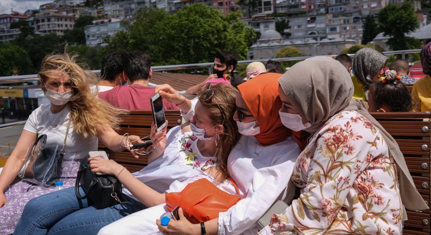 Ковид-19: Скок на заразените в Турция, антирекорд в Украйна