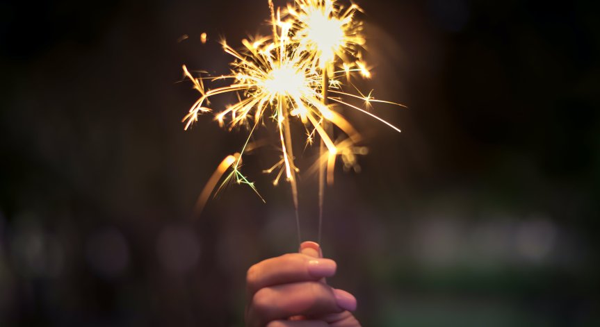 Забавни новогодишни късмети, с които да изненадаме близките си