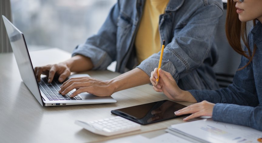 Потенциалното въздействие на изкуствения интелект върху пазара на труда е проблем.