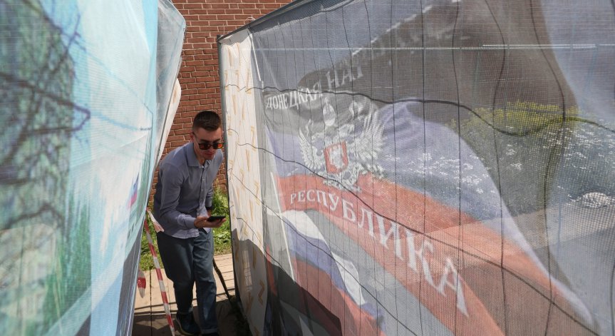 НАСА реагира остро срещу Русия за снимка на космонавтите ѝ със знамената на ДНР и ЛНР