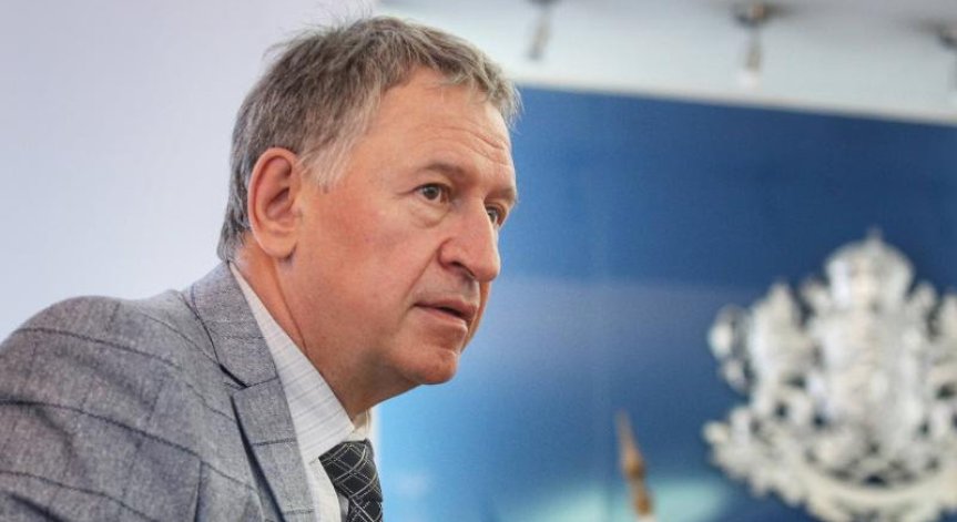 Кацаров пита бизнеса за Ковид мерките, след това ще вземе решение