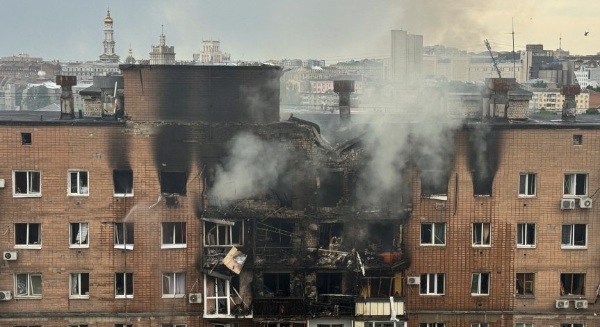 Запалили са се складове и коли.