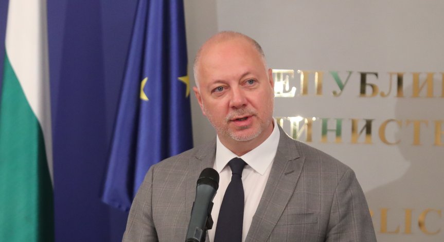 Живеем в сложни времена, живеем във времена, които разделят нацията, изтъкна премиерът.