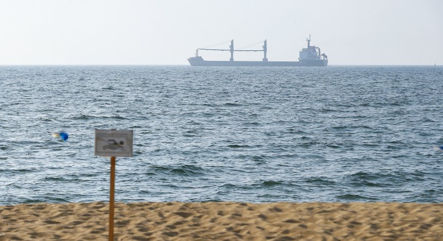 Тестват хуманитарния коридор през Черно море, първи кораб тръгна от Одеса
