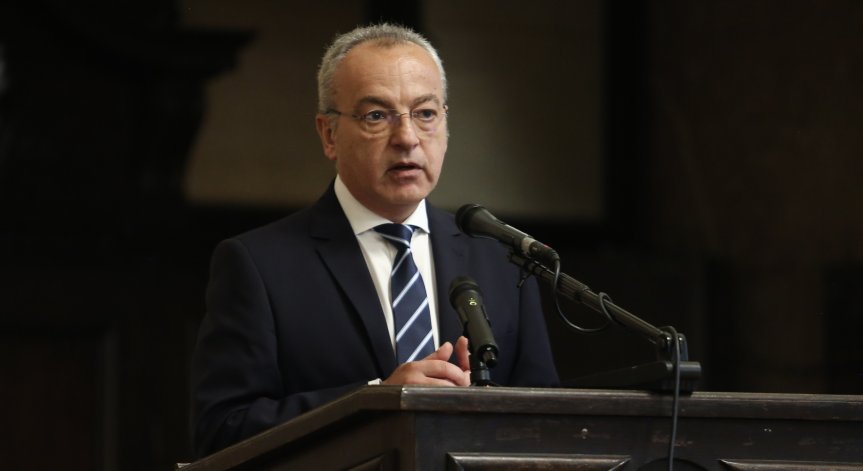 Донев: Държавните служители не са слуги на политиците