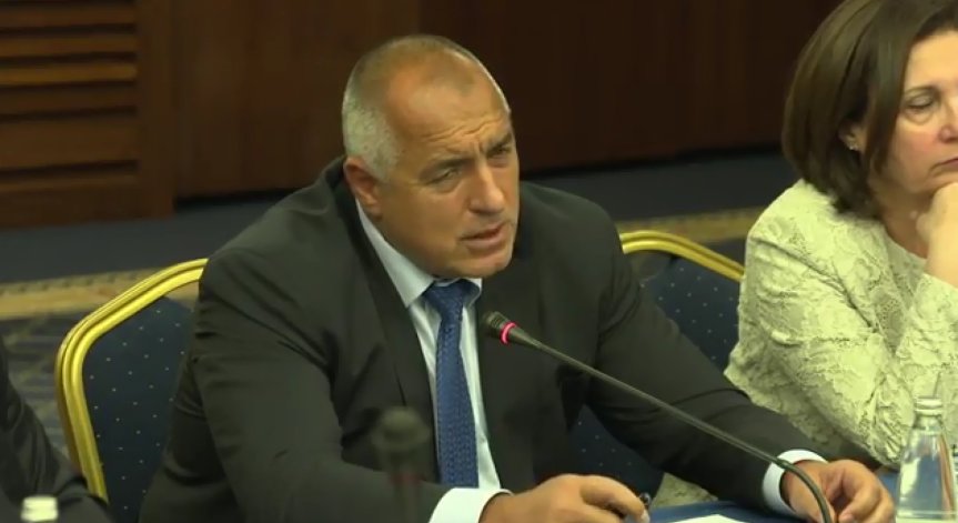 Премиерът с ултиматум към полицейските шефове да намалят контрабандата