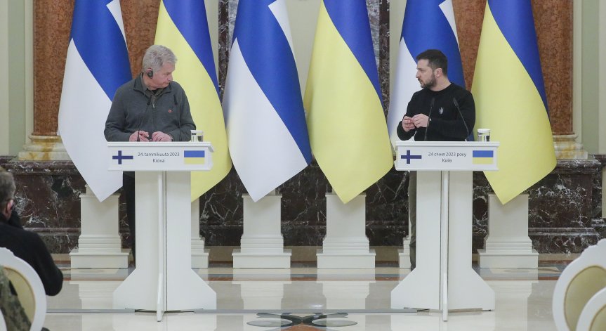 Финландският президент в Украйна: Зверствата, извършени тук, не трябва да остават ненаказани