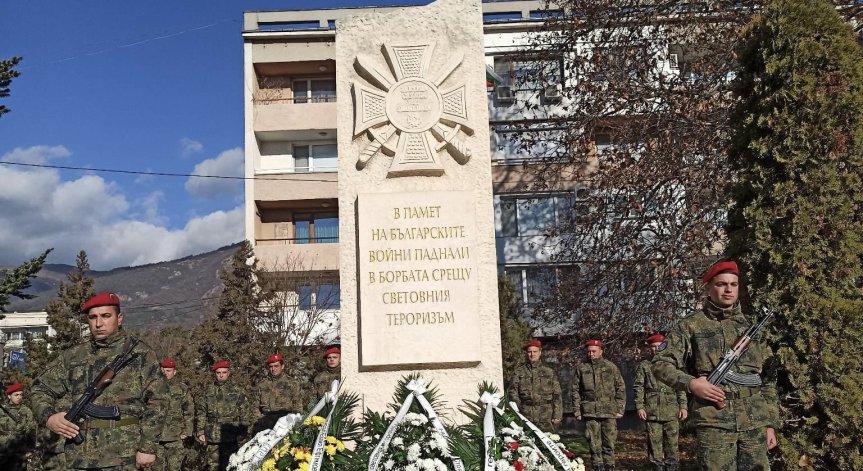 Министърът на отбраната ще участва във възпоменателна церемония по повод 20 години от атентата в Кербала