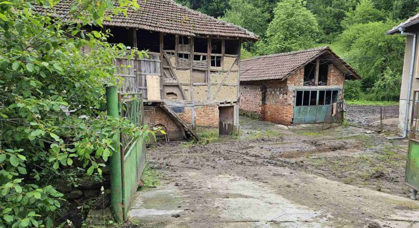 Нормализира се обстановката в засегнатите от пороите райони