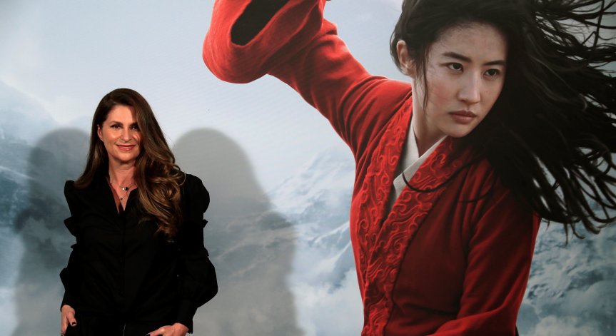 Кристина Агилера ще изпълни новата оригинална песен от 