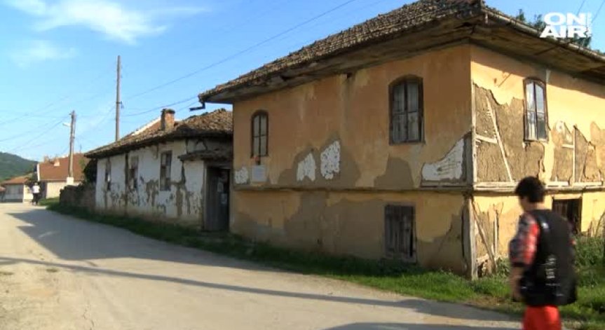 Жители на с. Джулюница спасяват родната къща на поета Цоню Калчев