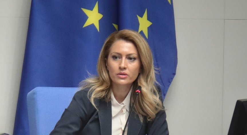 По думите ѝ основен приоритет за партията е образованието.