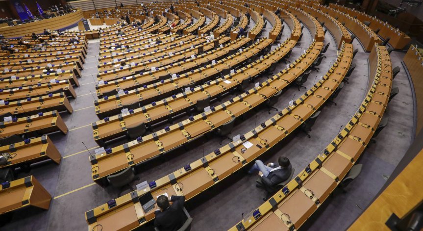 Роберта Мецола от ЕНП оттегли поправка в резолюцията за България