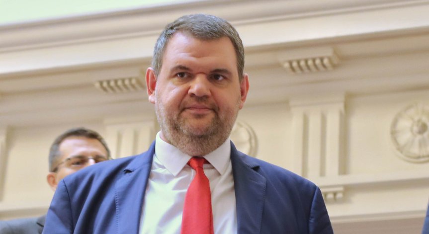 Делян Пеевски вече е едноличен ръководител на ПГ на ДПС