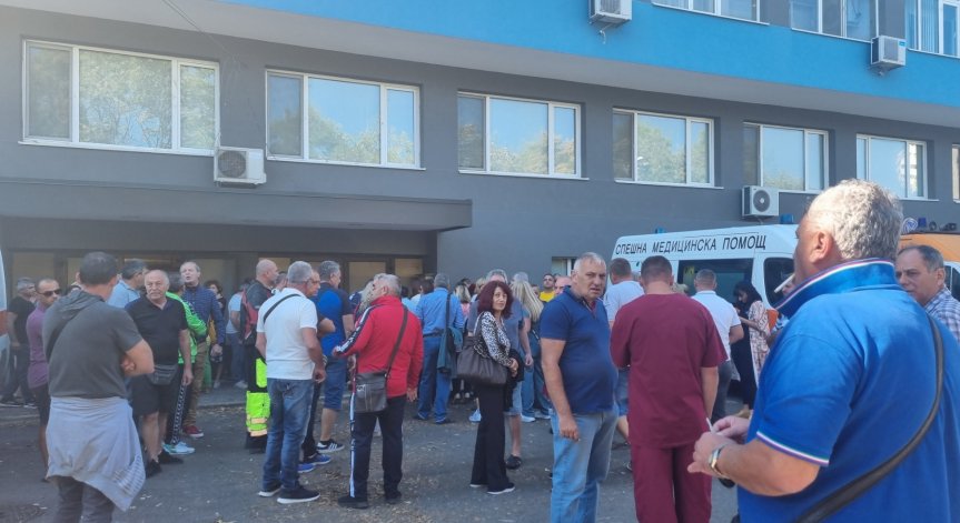 Работещите в спешните центрове с допълнителни възнаграждения от 1 октомври