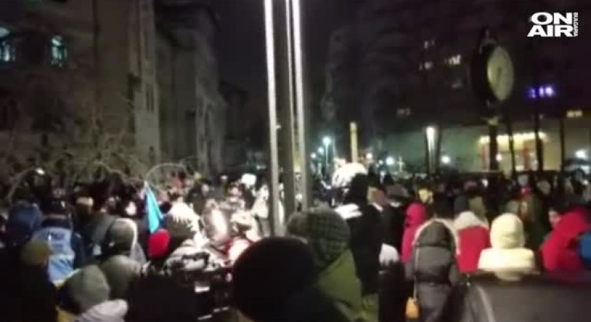 Румънци протестират срещу помилването на хиляди затворници