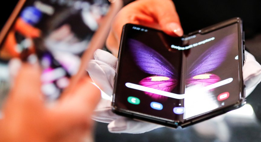 Нов дизайн на смартфон с квадратно сгъване от Samsung