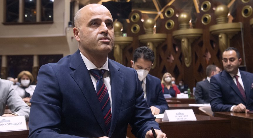 Македонският премиер обеща оставка след приемане на промените в Конституцията