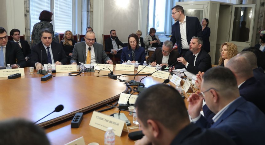 В НС обсъждат удължаването на закона за бюджета