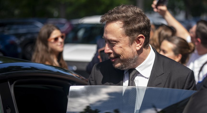 Платформата X е заличила голямо количество съдържание след ударите по Израел