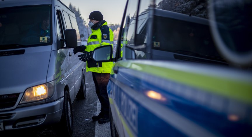 В Чехия удължиха с още 14 дни извънредното положение заради пандемията
