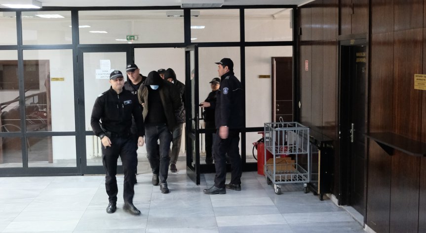 Официално: Задържаните за подкуп полицаи от Благоевград остават в ареста