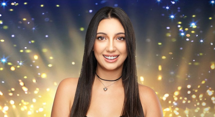 24-годишната Ювал Рафаел оцелява, скрита под купчина от тела.