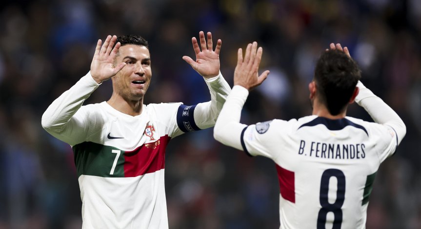 Роналдо блесна с нови два гола при разгром на Португалия над Босна