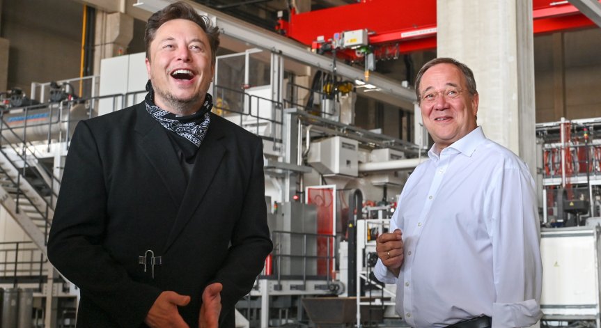 Мъск спечели $32,6 млрд. за ден и категорично е най-богатият човек в света