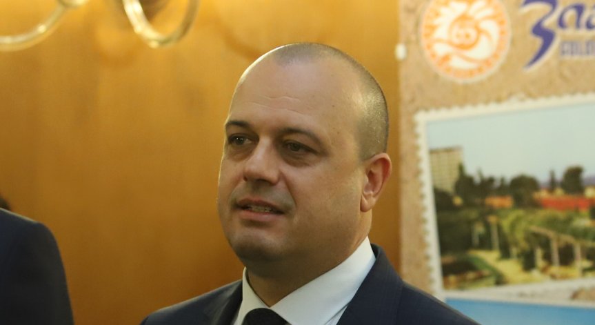 Министърът на туризма: Бежанците час по-скоро да започват да се трудят