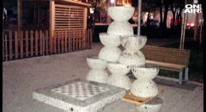 Нова мода: Младежи рушат детски площадки в Бургас