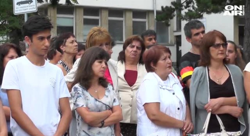 Граждани и медици излязоха на пореден протест за болницата във Враца