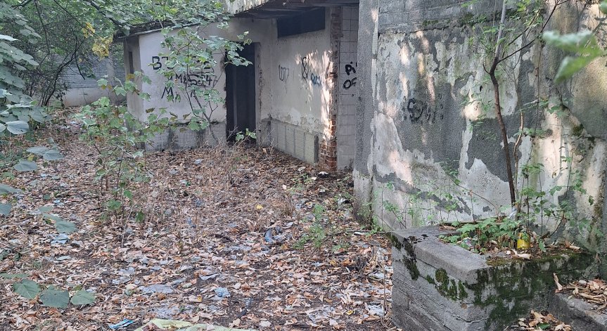 ''Камбаните'' тънат в боклуци