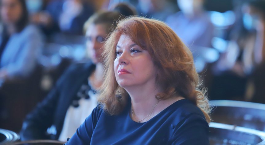 Йотова: Трябва ни стабилно правителство, никой не иска да си има работа с ГЕРБ