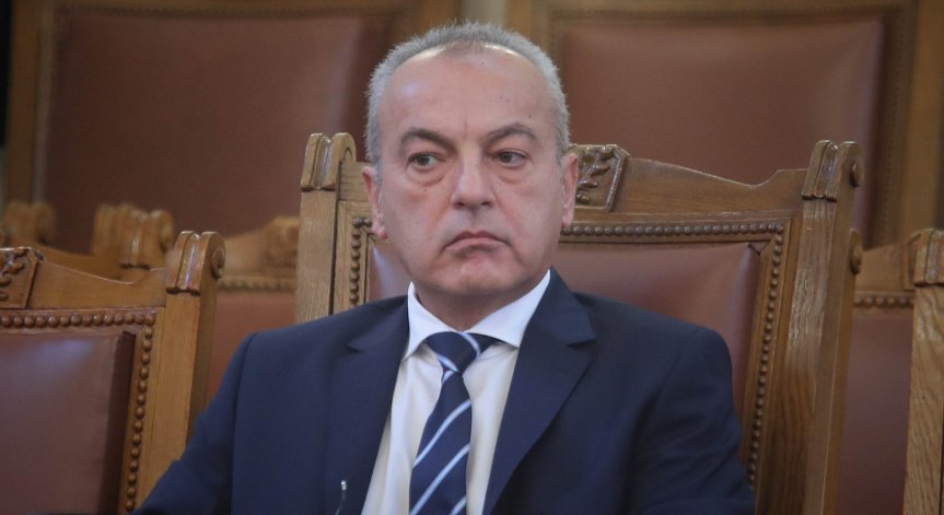 Гълъб Донев: Лъжа е, че под мое ръководство са отстранени 13 хил. държавни служители