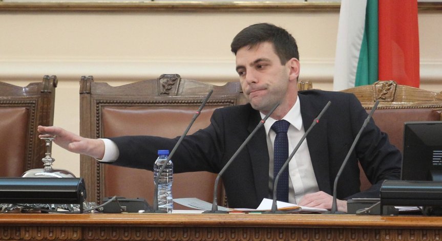 Депутатите приеха АПИ да плати половината от дължимите суми на пътните строители