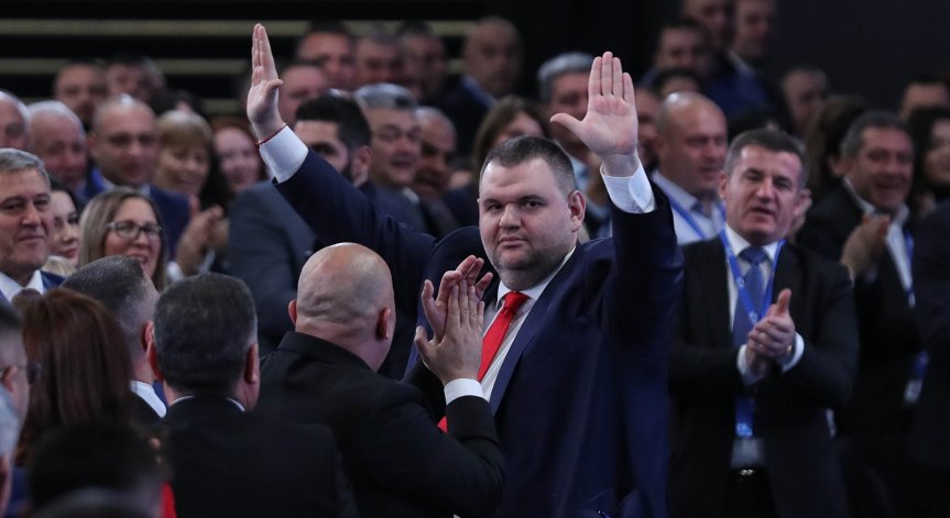 Ако КЕВР не се задейства срочно, аз ще сезирам всички компетентни органи, каза Пеевски.