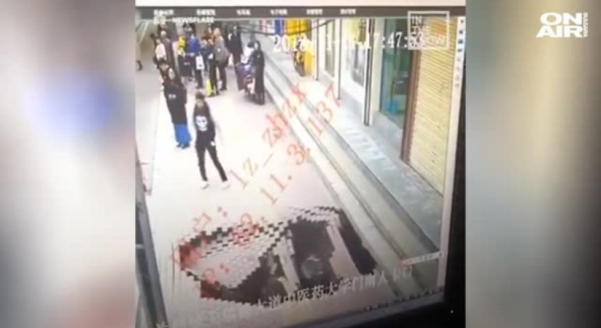 Жена пропадна във внезапно отворила се 3-метрова дупка в паважа