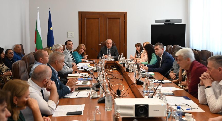 Новият механизъм за минималната заплата мина в ресорната комисия в парламента