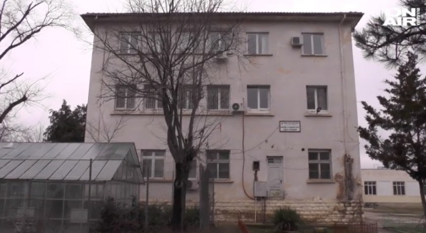 Падналото дете в Роман почина 
