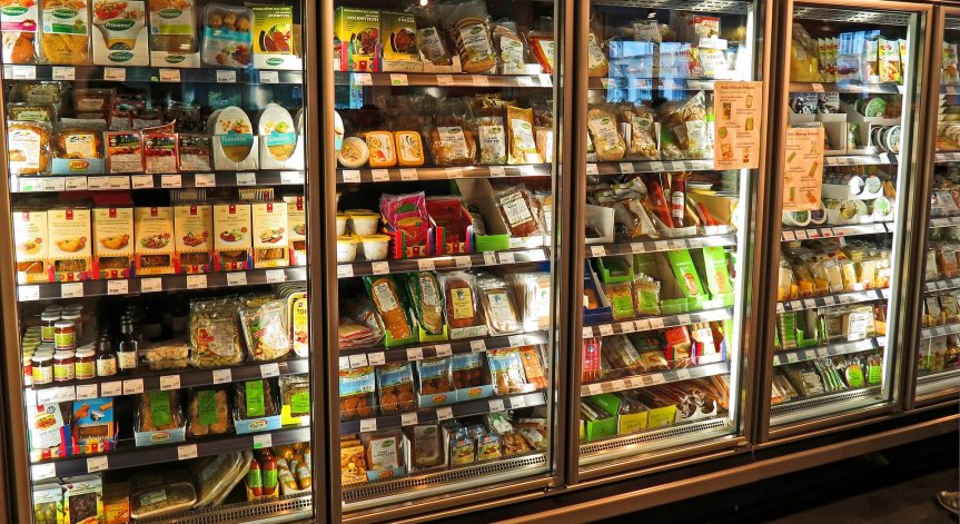 Косово бори инфлацията, налага таван на цените на основните продукти