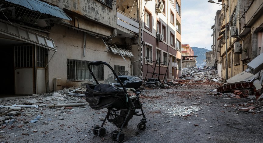 Арестуваха 130 души в Турция за строителството на рухнали сгради