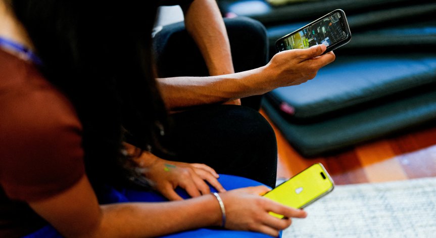 Младите залагат почти изцяло на приложенията и AI.