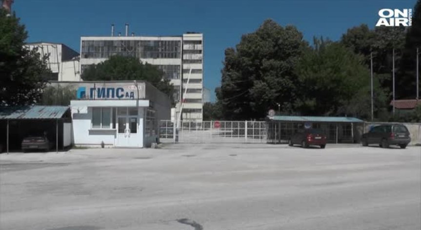 Гипсова облицовка премаза работник в мина в Кошава