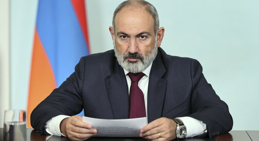Арменският премиер: Оставката ми ще влоши положението, но не съм залепен за стола си