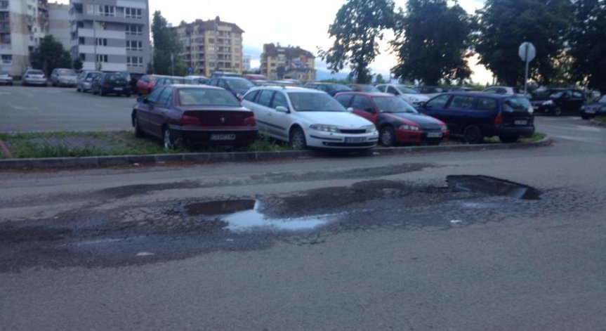 Започна ремонтът на ключови булеварди в София, докато вътрешнокварталните улици трошат коли
