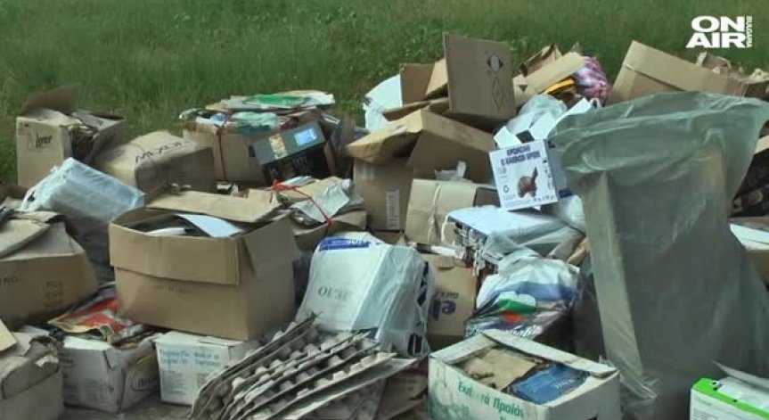 Актьори събират отпадъци, за да съберат пари, за да идат на фестивал в Русе